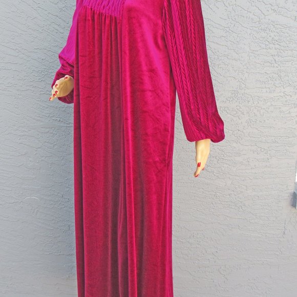 Sz MED Lisanne Robe, Full length zip front robe, Raspberry pink polyester/nylon - Picture 8 of 14